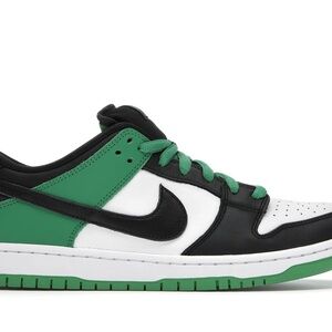 Nike Women's Green and Black Sneakers